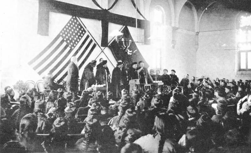 1907年，东吴大学开始授予学士学位，此为1910年学位授予仪式